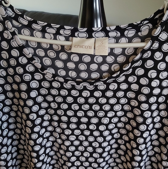 Chico's black and white short sleeved top - Picture 3 of 3
